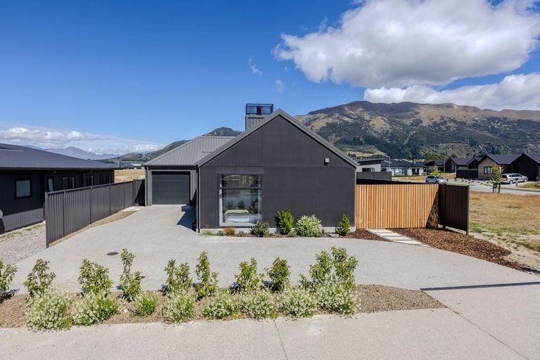 Photo of property in 8 Longview Drive, Lake Hawea, 9382