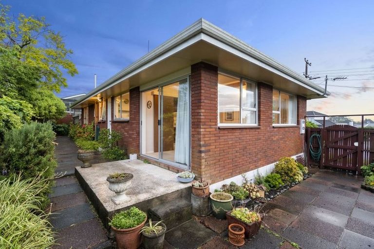 Photo of property in 2/56 Sunnynook Road, Sunnynook, Auckland, 0620