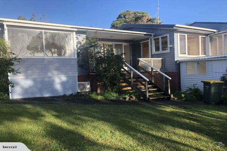 Photo of property in 2 Elgin Place, Red Beach, 0932