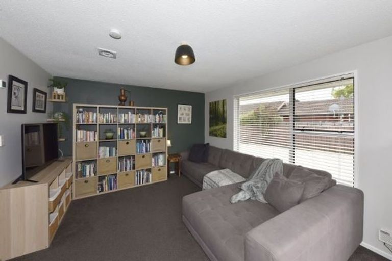 Photo of property in 2/50 Valecrest Avenue, Parklands, Christchurch, 8083