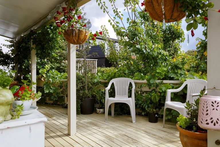 Photo of property in 7b Isobel Street, Acacia Bay, Taupo, 3330