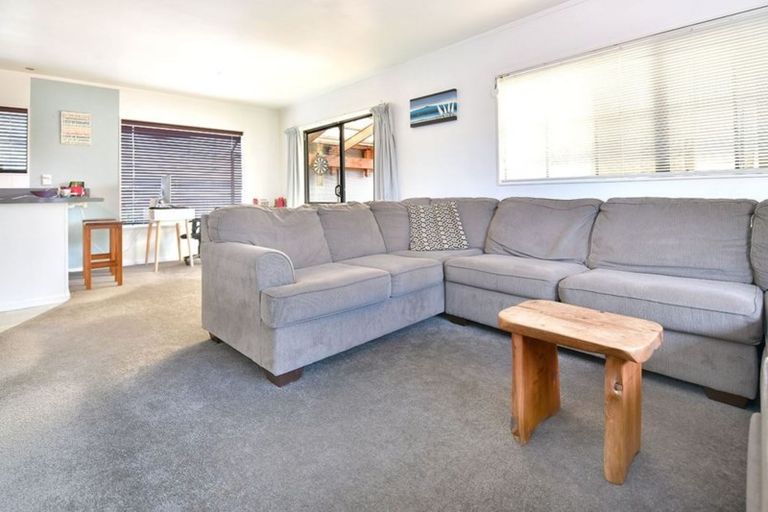 Photo of property in 37 Bay Street, Red Beach, 0932