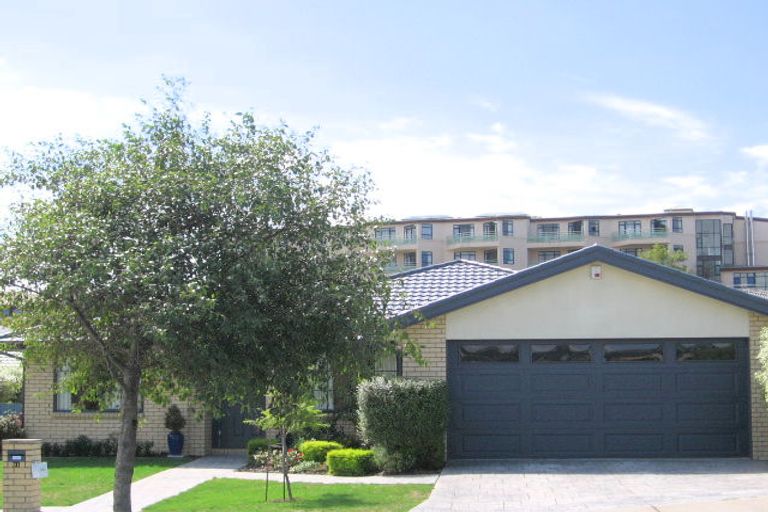 Photo of property in 81 Nimstedt Avenue, Oteha, Auckland, 0632