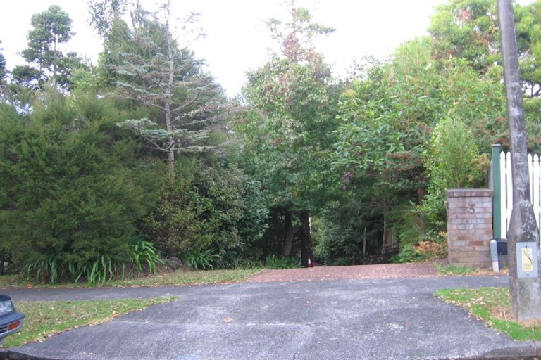 Photo of property in 3 Fitzpatrick Place, Chatswood, Auckland, 0626