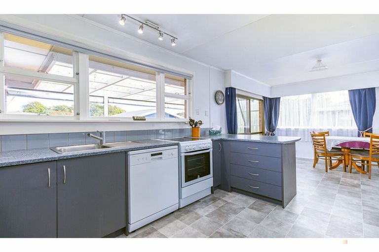 Photo of property in 24 Rhodes Street, Waimate, 7924