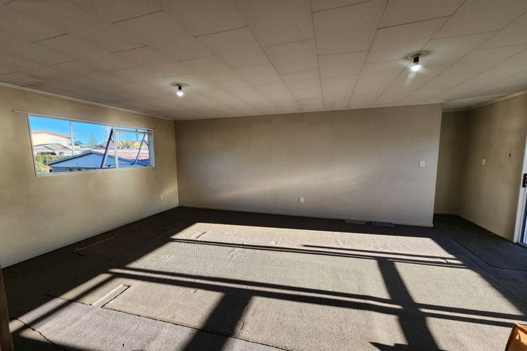 Photo of property in 40 Farquhar Road, Glendene, Auckland, 0602