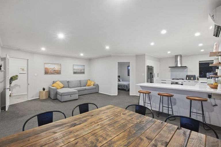 Photo of property in 9 Sandel Rise, Merrilands, New Plymouth, 4312