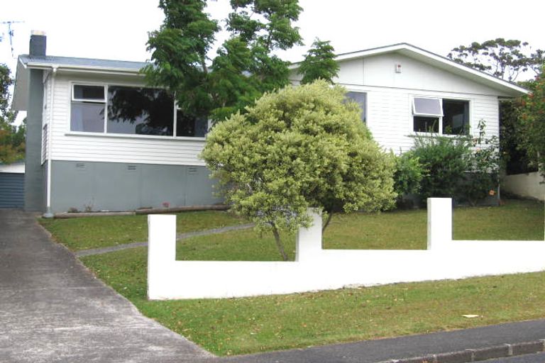 Photo of property in 5 Kirby Street, Glendene, Auckland, 0602