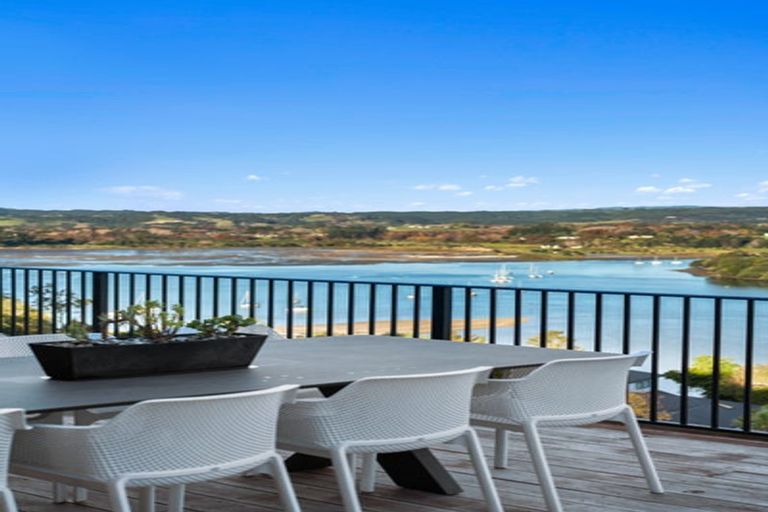 Photo of property in 175 Sandspit Road, Shelly Park, Auckland, 2014