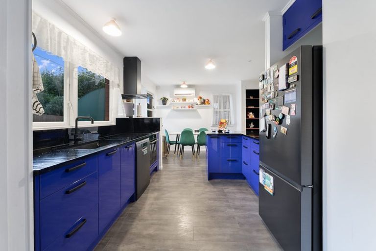 Photo of property in 16 Thornlow Street, Glendene, Auckland, 0602