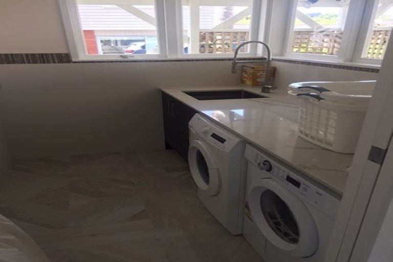 Photo of property in 59 The Esplanade, Eastern Beach, Auckland, 2012