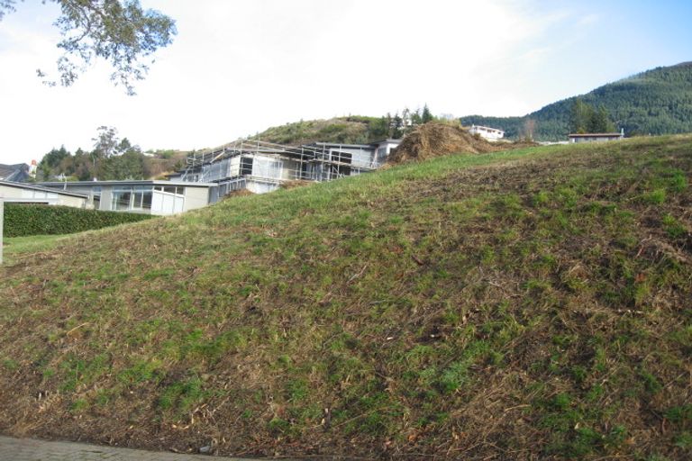 Photo of property in 4 Whitbourn Place, Fernhill, Queenstown, 9300