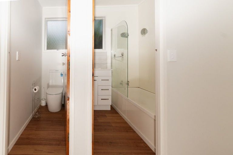 Photo of property in 64 Captain Scott Road, Glen Eden, Auckland, 0602