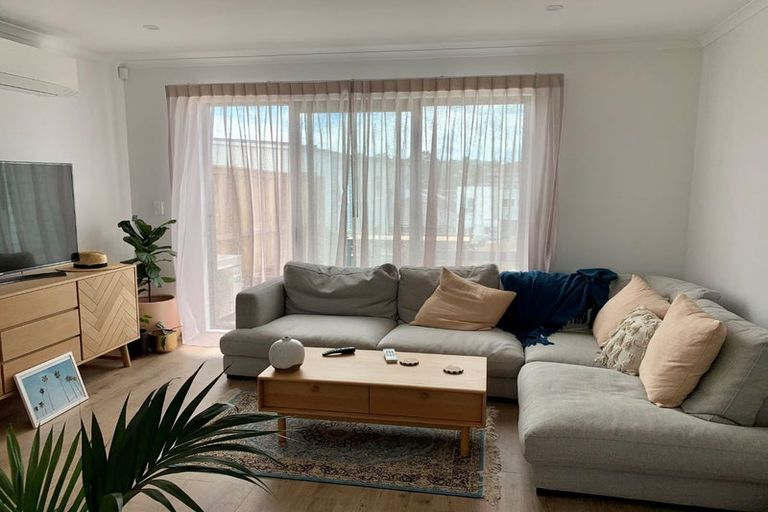 Photo of property in 68 Manutewhau Road, Massey, Auckland, 0614