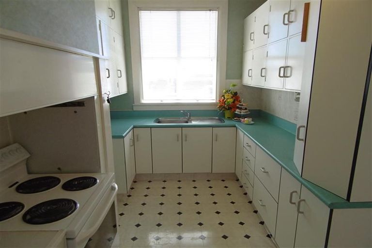 Photo of property in 10 Baring Terrace, Strandon, New Plymouth, 4312