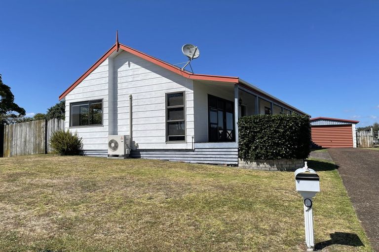 Photo of property in 9 Sheralee Place, Bucklands Beach, Auckland, 2014