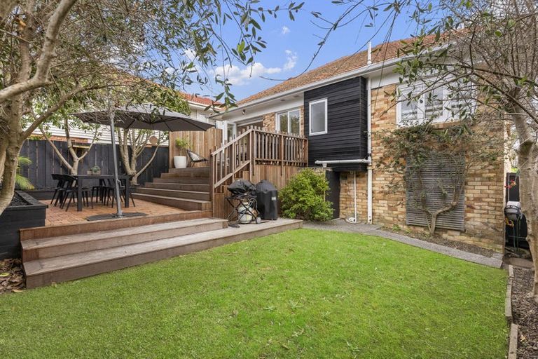 Photo of property in 1/5 Aorangi Place, Birkenhead, Auckland, 0626