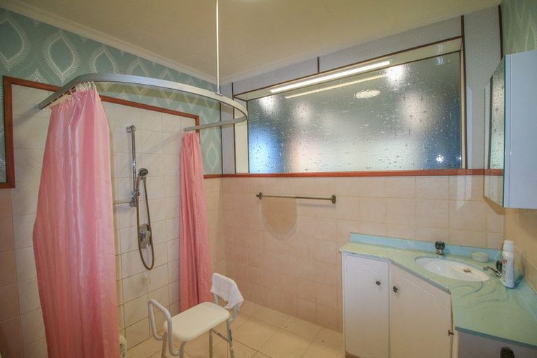 Photo of property in 160 Marine Parade, Bluff, 9814