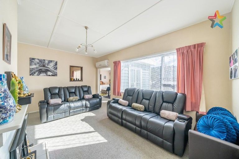 Photo of property in 68 Churton Crescent, Taita, Lower Hutt, 5011