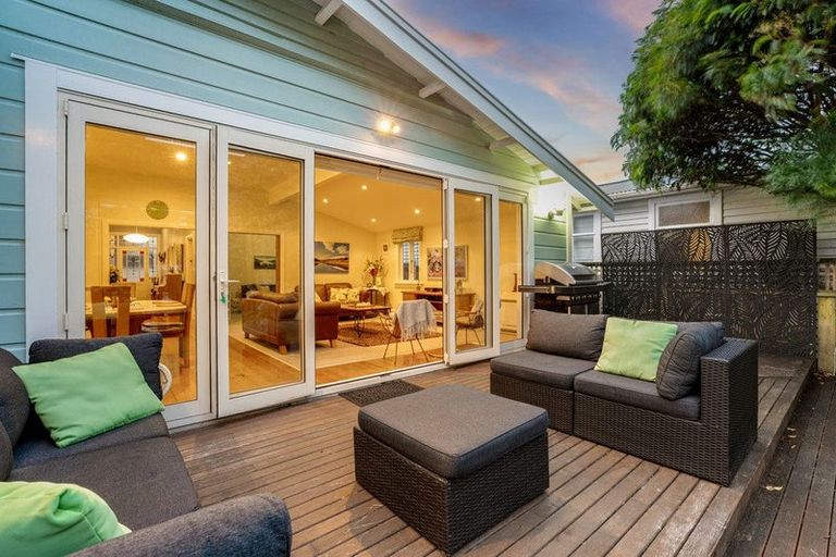 Photo of property in 61 Oroua Street, Eastbourne, Lower Hutt, 5013