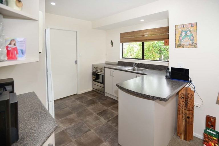 Photo of property in 2/73 Athena Drive, Totara Vale, Auckland, 0629