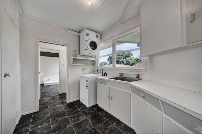 Photo of property in 161 South Road, Hawera, 4610