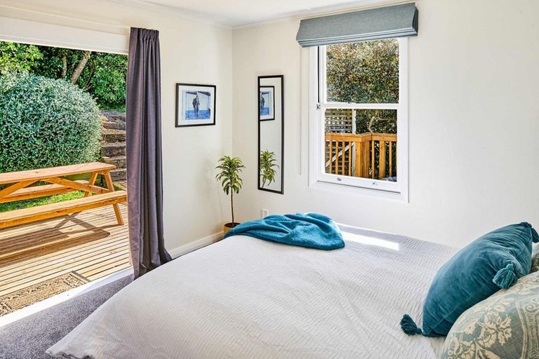 Photo of property in 10 Hiwi Crescent, Titahi Bay, Porirua, 5022