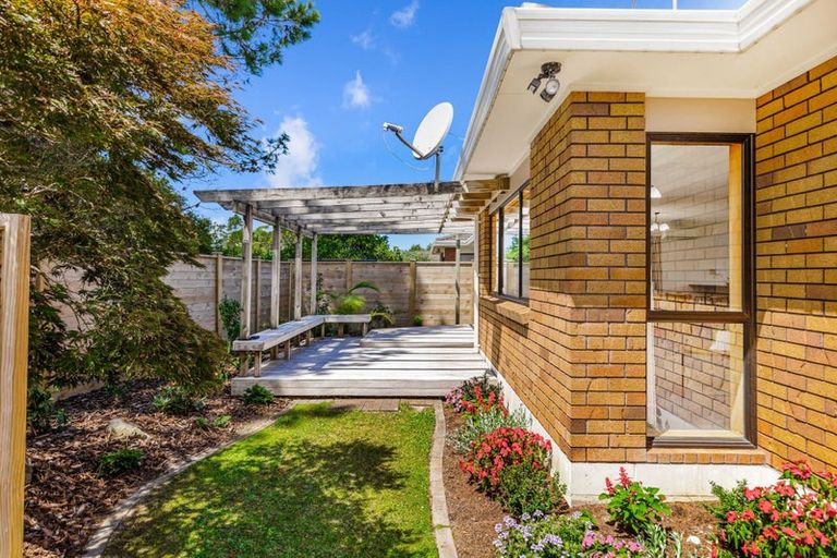 Photo of property in 1/65 Granville Drive, Massey, Auckland, 0614