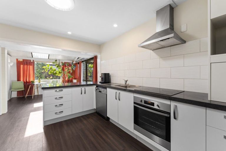 Photo of property in 32 Roberta Drive, Somerfield, Christchurch, 8024