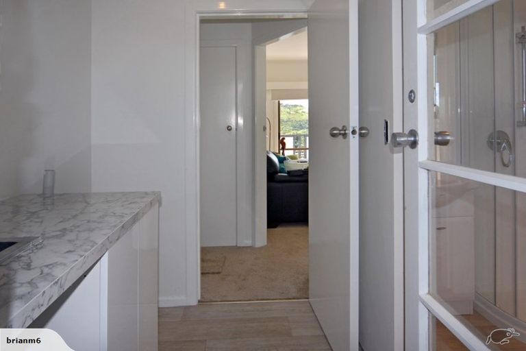 Photo of property in 7a Cheyne Walk, Newlands, Wellington, 6037