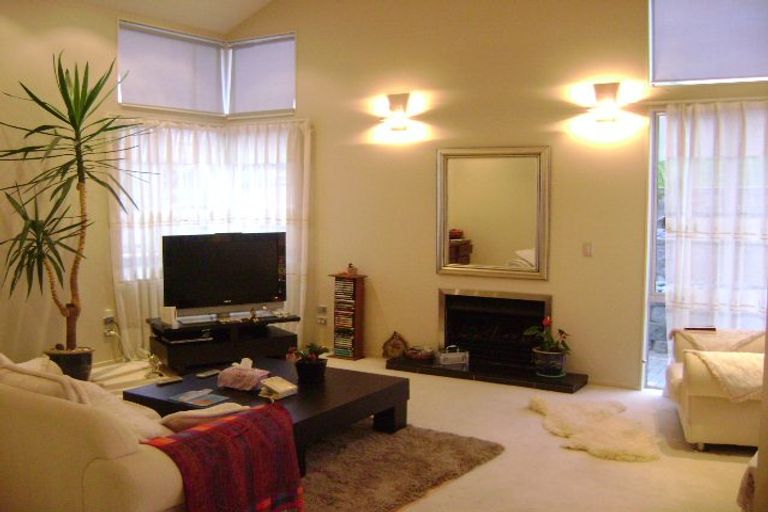 Photo of property in 7 Andara Close, Pinehill, Auckland, 0632