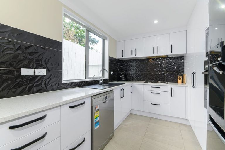 Photo of property in 20d Kelwyn Road, Kelston, Auckland, 0602