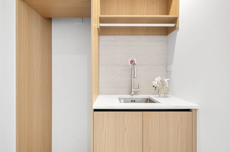 Photo of property in 102b Te Oneroa Way, Long Bay, Auckland, 0630