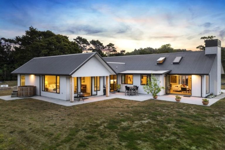 Photo of property in 1164 Weranui Road, Wainui, Silverdale, 0994