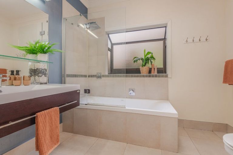 Photo of property in 15 Hardie Street, Hokowhitu, Palmerston North, 4410