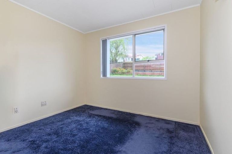 Photo of property in 37 Rosewarne Crescent, Glendene, Auckland, 0602