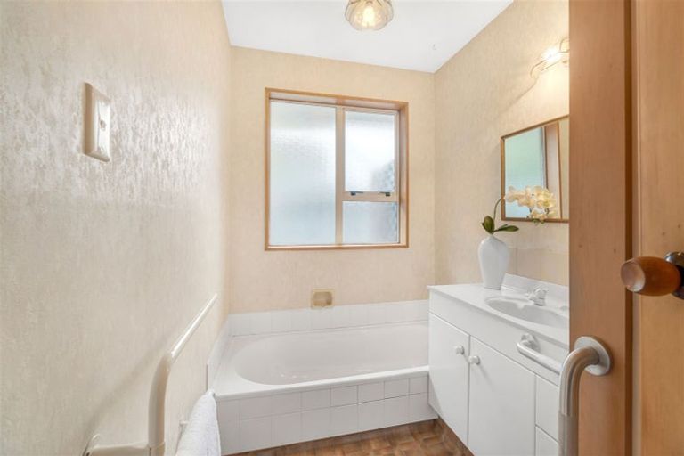 Photo of property in 1/216 Grahams Road, Burnside, Christchurch, 8053