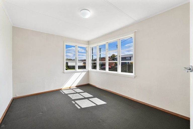 Photo of property in 9 Virgil Place, Northcote, Christchurch, 8052