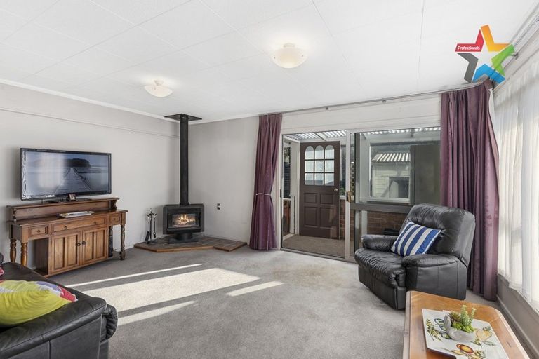 Photo of property in 5 Bird Grove, Stokes Valley, Lower Hutt, 5019