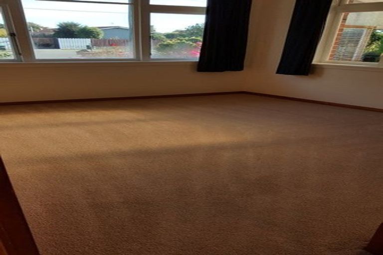 Photo of property in 23 Middlepark Road, Sockburn, Christchurch, 8042