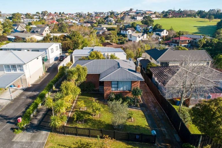 Photo of property in 20 Kirby Street, Glendene, Auckland, 0602