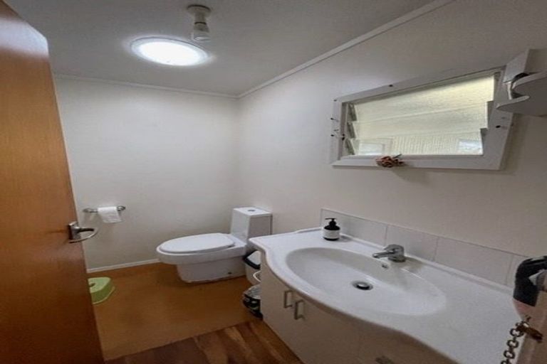 Photo of property in 23 Tobruk Crescent, Milford, Auckland, 0620