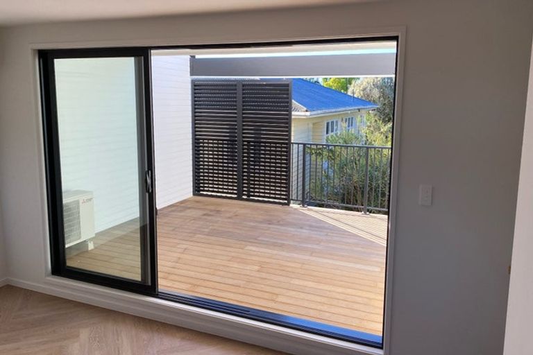 Photo of property in 2/11 Lewis Road, Pakuranga, Auckland, 2010