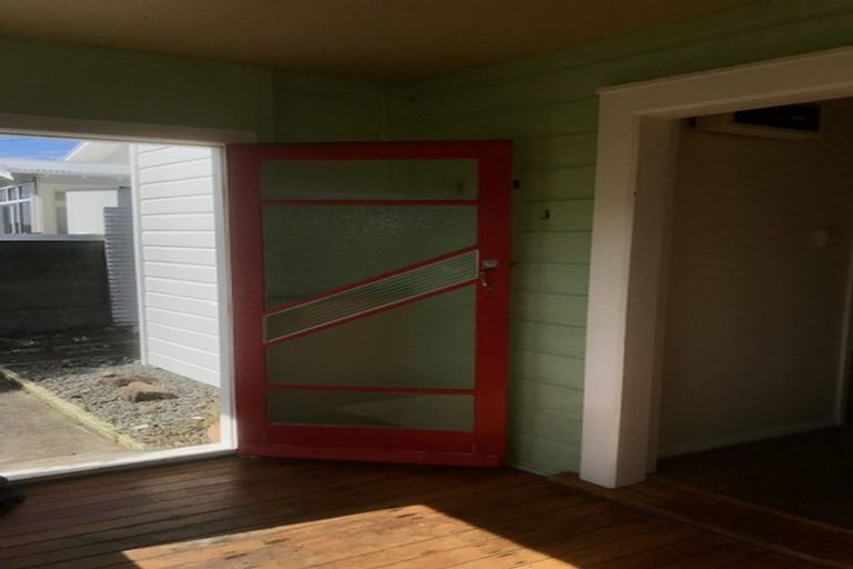 Photo of property in 35 Hine Street, New Plymouth, 4310