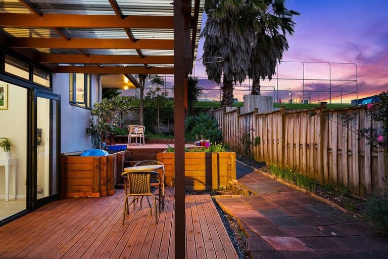 Photo of property in 24 Cinnabar Place, Westgate, Auckland, 0614