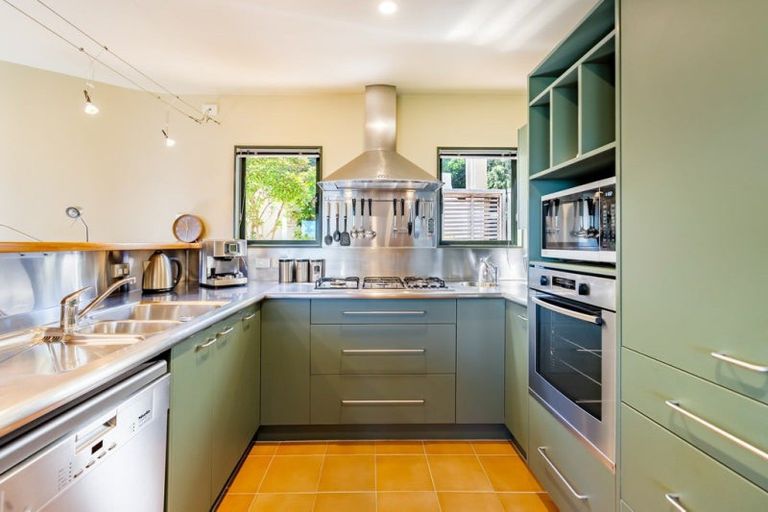 Photo of property in 36a Molyneux Close, Whitby, Porirua, 5024