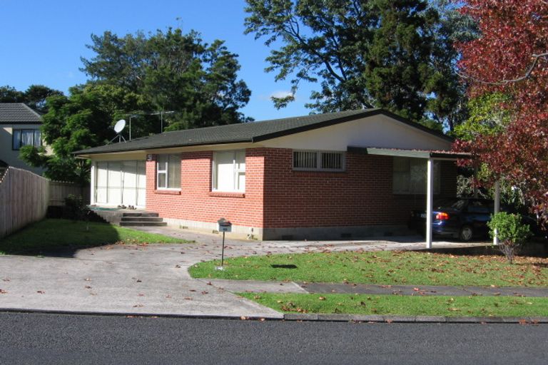 Photo of property in 165 Edgewater Drive, Pakuranga, Auckland, 2010