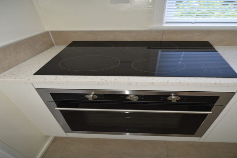 Photo of property in 2/21 Waverley Avenue, Glenfield, Auckland, 0629