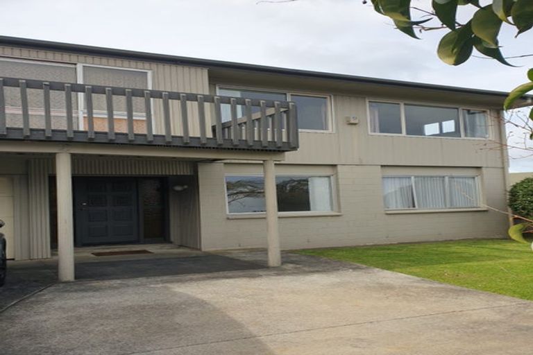 Photo of property in 72 Prince Regent Drive, Half Moon Bay, Auckland, 2012