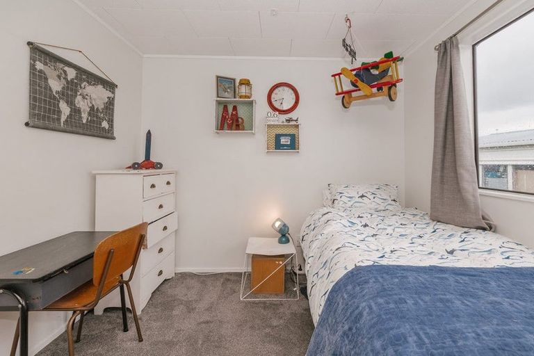 Photo of property in 21 Peppertree Glade, Kelvin Grove, Palmerston North, 4414